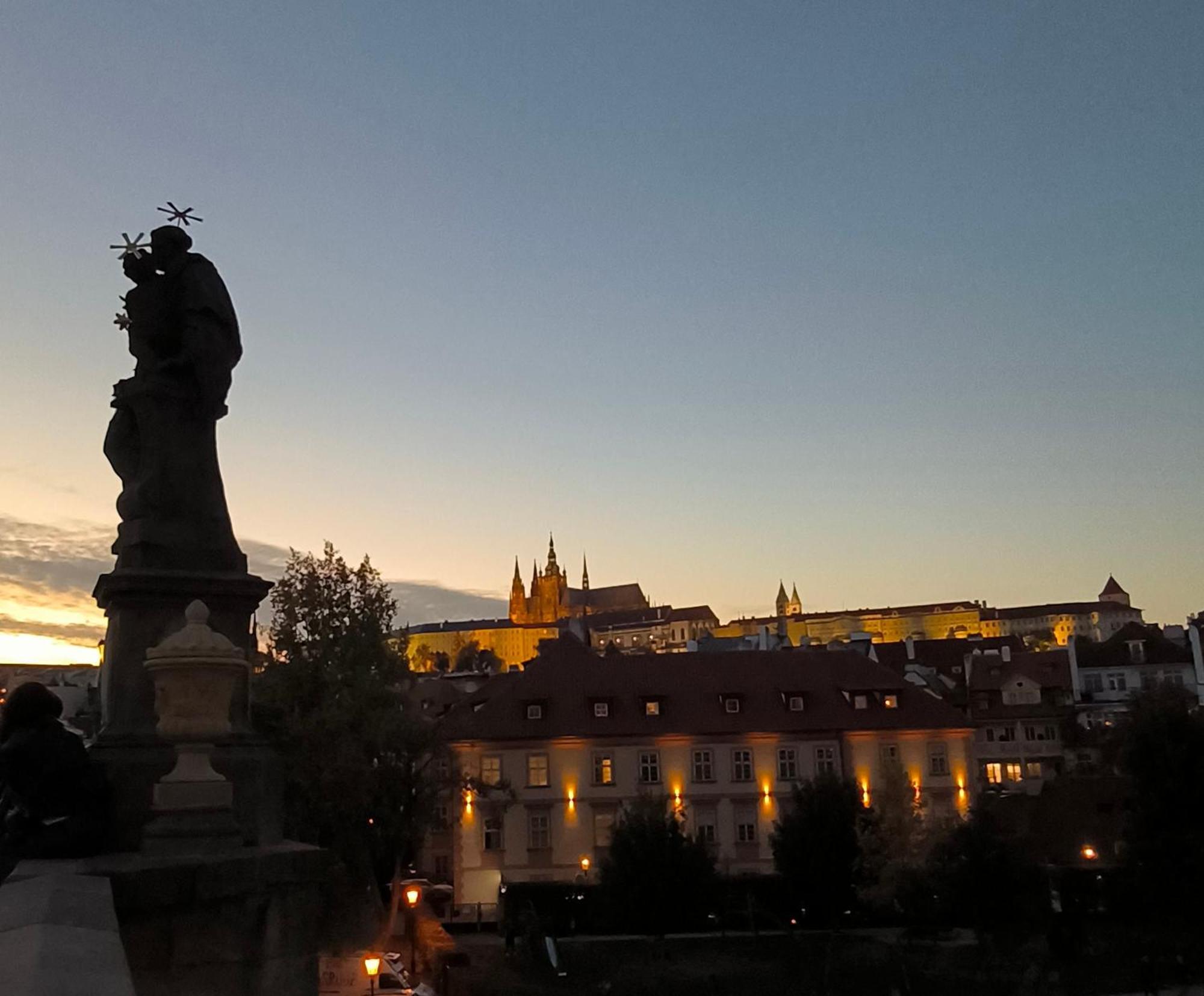 Valentinka Minutes Away From Charles Bridge Apartment Praga Exterior foto